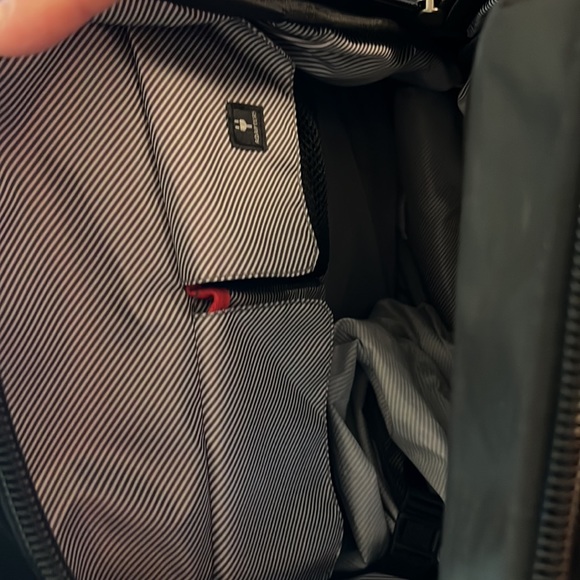 SwissGear back pack. Virtually brand new, used for two weeks after purchase. - Picture 2 of 7